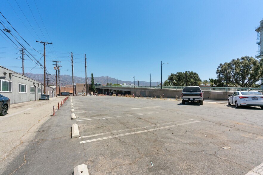 More Photos Of 135 W Magnolia Blvd, Burbank Loft Creative Space For Lease