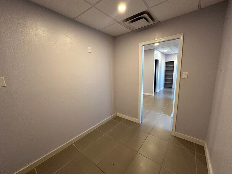 More Photos Of 1280 Hawkins Blvd, El Paso Office For Lease