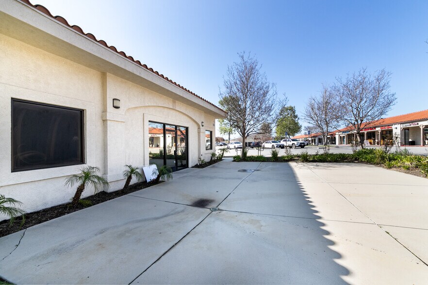 More Photos Of 14711 Princeton Ave, Moorpark Freestanding For Sale