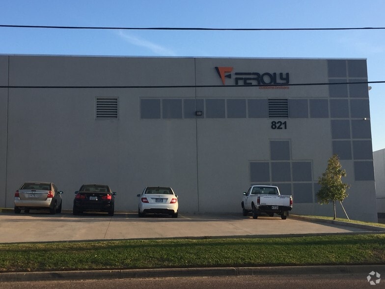 More Photos Of 821 Union Pacific Blvd, Laredo Warehouse For Lease