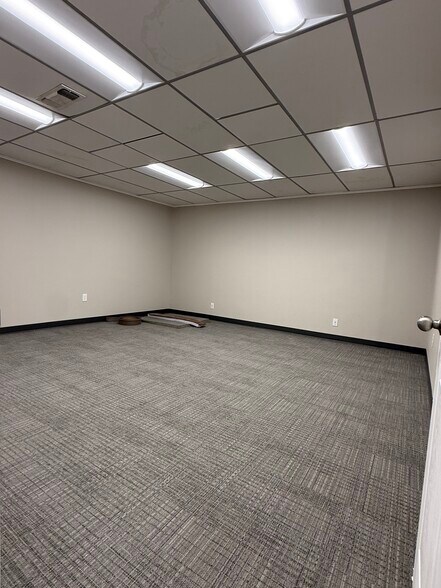 More Photos Of 1018 W Main St, Arlington Medical For Lease