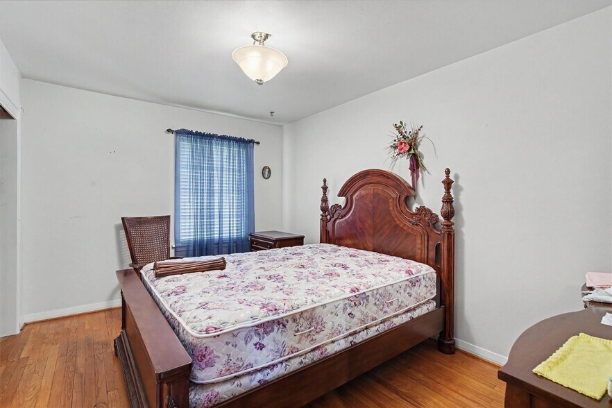 More Photos Of 7833 Almeda Genoa Rd, Houston Land For Sale