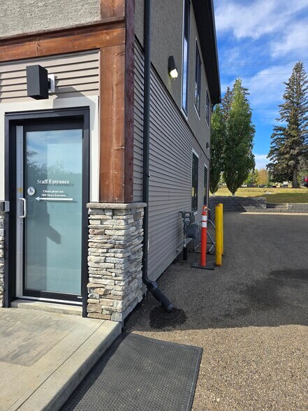 More Photos Of 110 Pelican Pl, Sylvan Lake Office For Sale