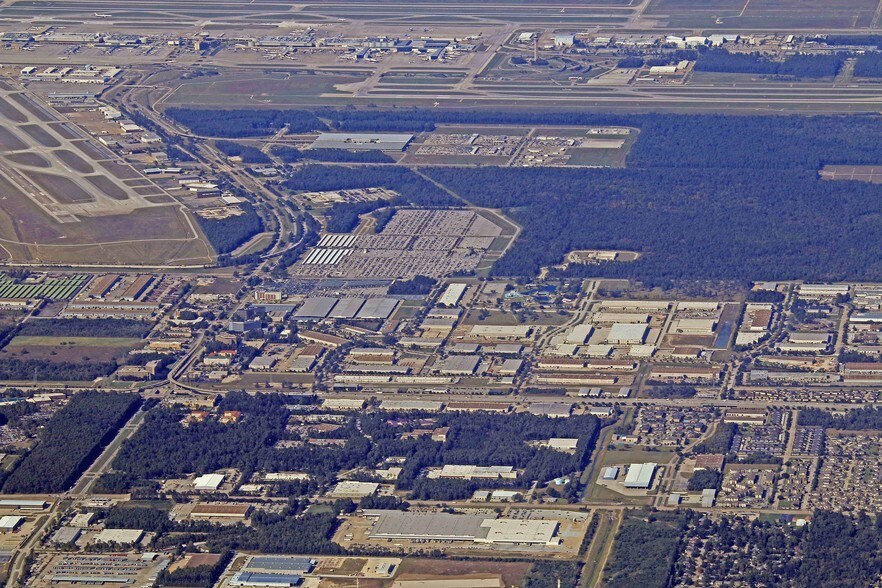 More Photos Of 15904-15920 International Plaza Dr, Houston Warehouse For Lease