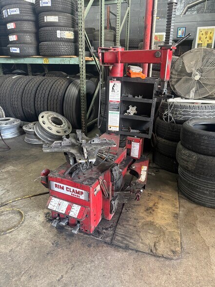 More Photos Of 5201 NW 36th Ave, Miami Light Manufacturing For Sale