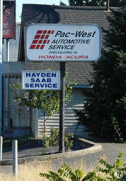 More Photos Of 930 Commercial St NE, Salem General Retail For Sale