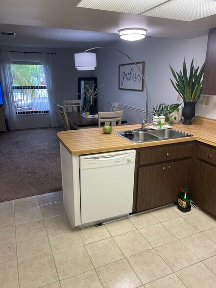 More Photos Of 1031 SE 9th St, Cape Coral Apartments For Sale