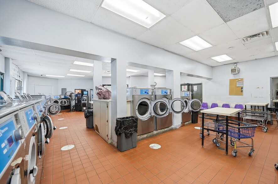 More Photos Of 625-627 Springfield Ave, Newark Storefront For Sale