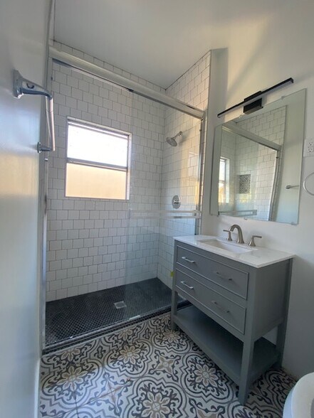 More Photos Of 2666 Orchard Ave, Los Angeles Multifamily For Sale