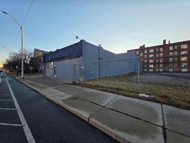 More Photos Of 3745 Cass Ave, Detroit Freestanding For Sale