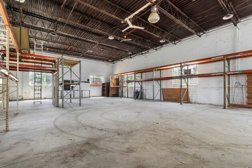 More Photos Of 1306 Bedford St, Indianapolis Warehouse For Sale