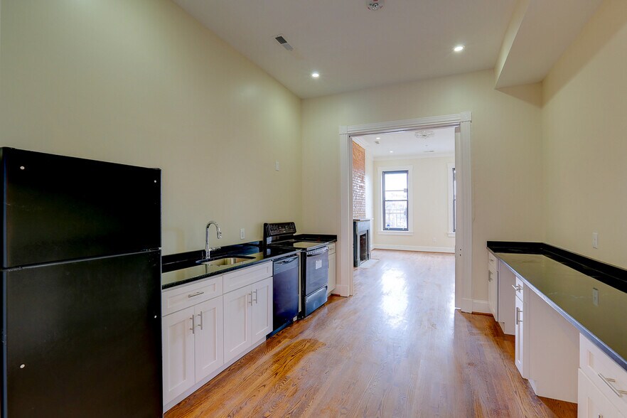 More Photos Of 2116-2118 Saint Paul St, Baltimore Apartments For Sale