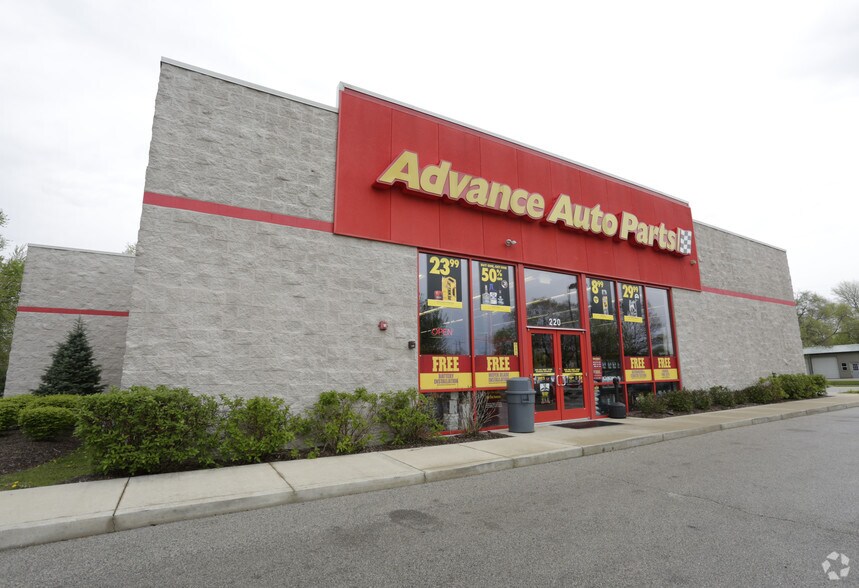 More Photos Of 220 E Norris Dr, Ottawa Freestanding For Lease