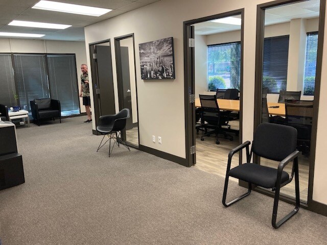More Photos Of 9700 SW Capitol Hwy, Portland Office For Sale