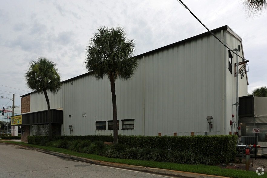 More Photos Of 1937-1985 10th Ave N, Lake Worth Light Distribution For Sale