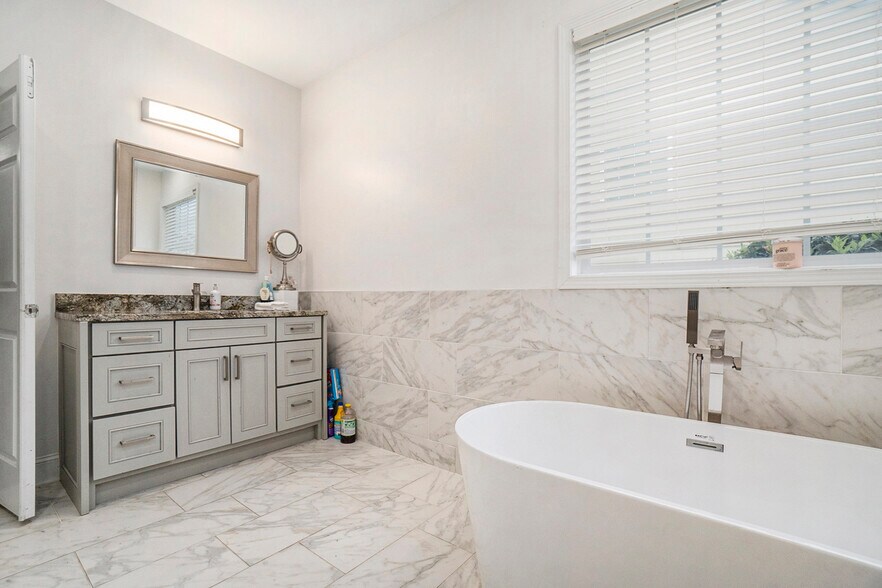 More Photos Of 2798 Glenlocke Cir NW, Atlanta Specialty For Sale