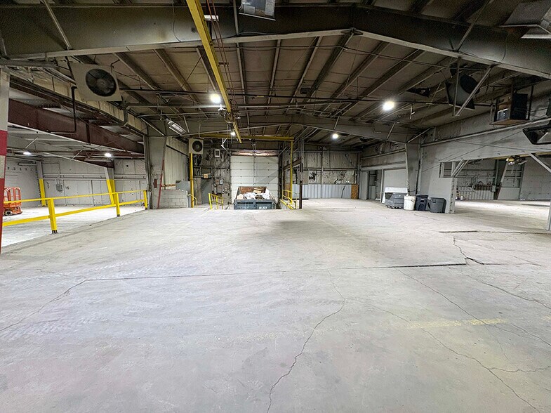 More Photos Of 9510 St. Clair Ave, Fairview Heights Manufacturing For Lease