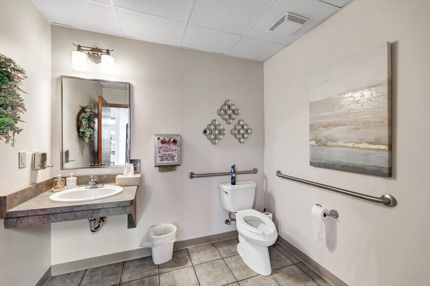 More Photos Of 1780 S Koeller St, Oshkosh Flex For Sale