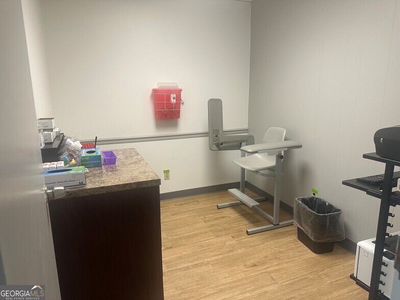 More Photos Of 670 S 8th St, Griffin Medical For Sale