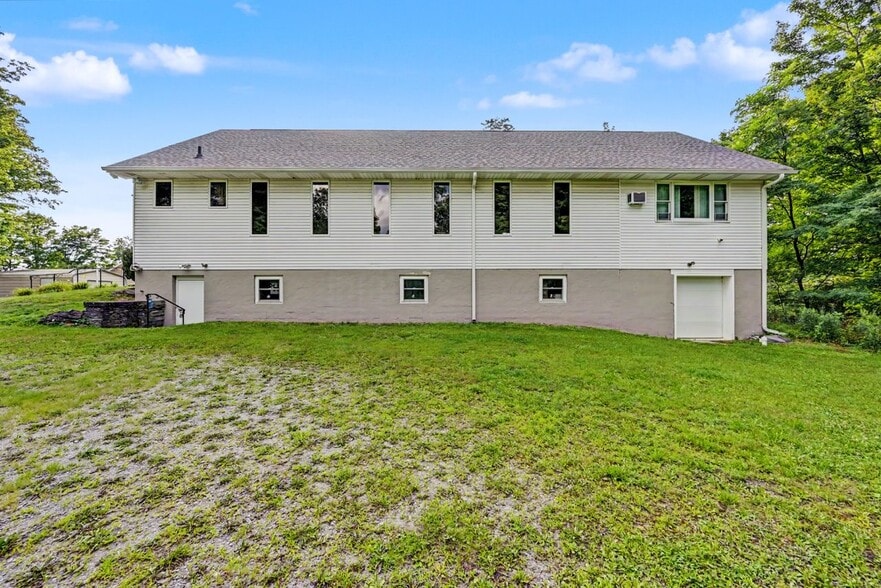 More Photos Of 15924 PA-407 Sr, Fleetville Office For Sale
