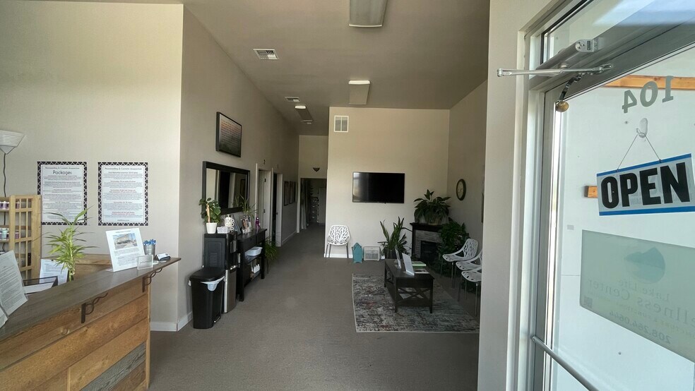 More Photos Of 30736 Highway 200, Ponderay Storefront Retail Office For Lease