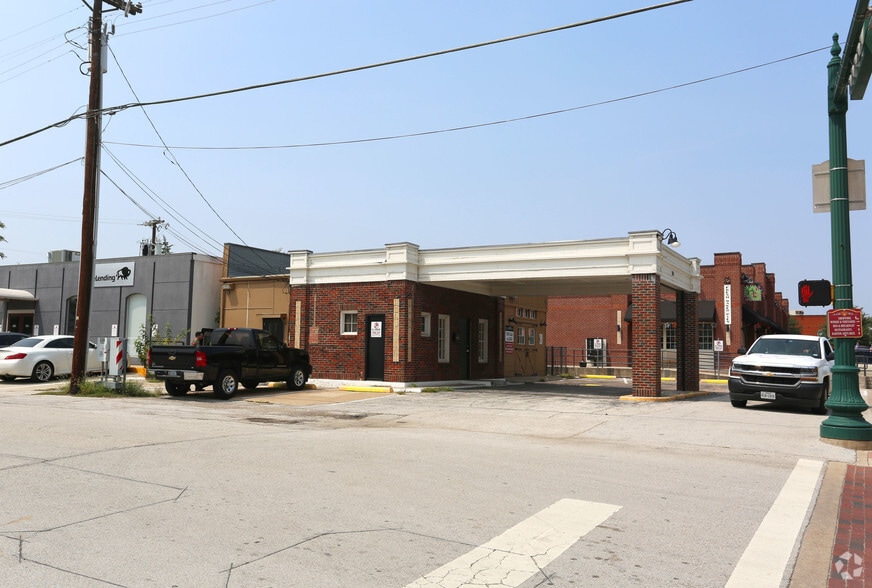 More Photos Of 530 S Main St, Grapevine Storefront Retail Office For Sale