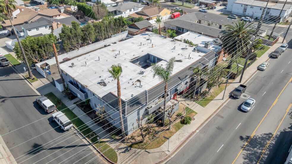 More Photos Of 13825 Vanowen St, Van Nuys Apartments For Sale