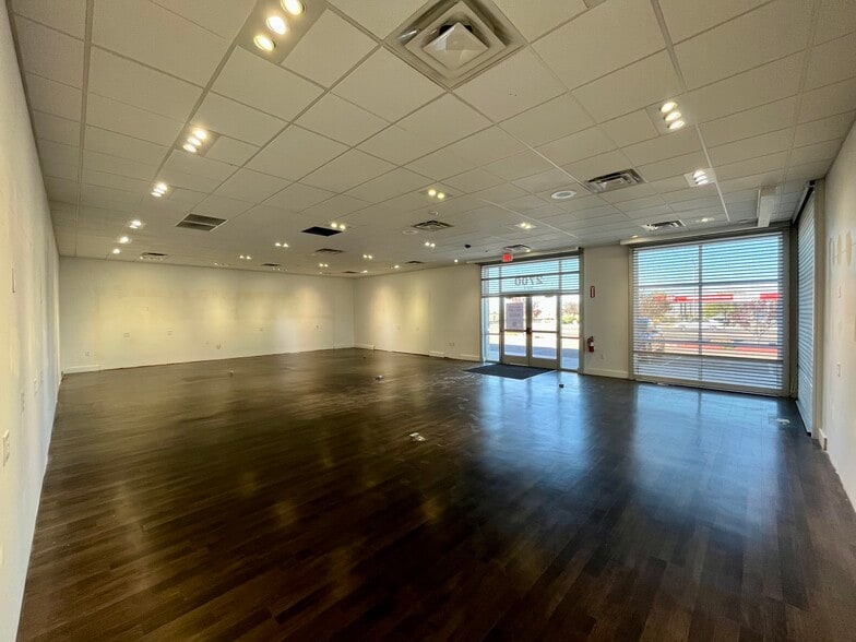 More Photos Of 2700-2706 Carlisle Blvd NE, Albuquerque Freestanding For Sale