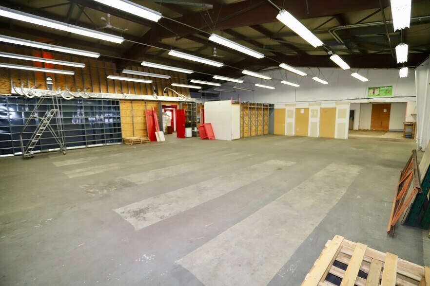 More Photos Of 127 Quality Ln, Rutland Industrial For Sale