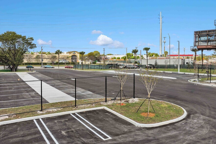 More Photos Of NW South River Dr, Medley Land For Lease