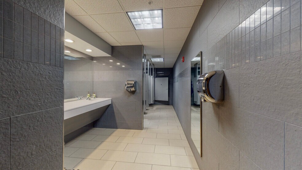 More Photos Of 3 Lear Jet Lane, Latham Medical For Lease