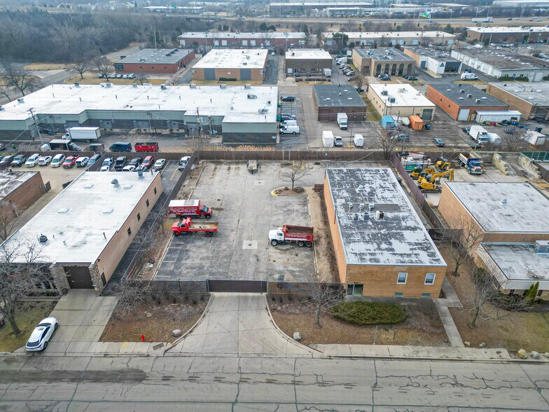 More Photos Of 515 W Lunt Ave, Schaumburg Manufacturing For Lease