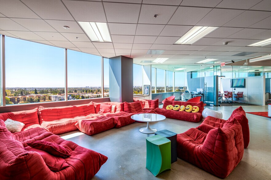 More Photos Of 400 Corporate Pointe, Culver City Coworking Space