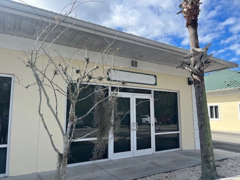 More Photos Of 9035 Americana Rd, Vero Beach Office For Sale