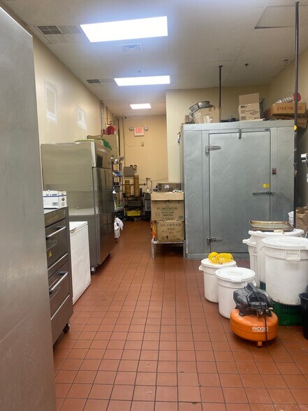 More Photos Of 10 Meadowlands Pky, Secaucus Unknown For Lease