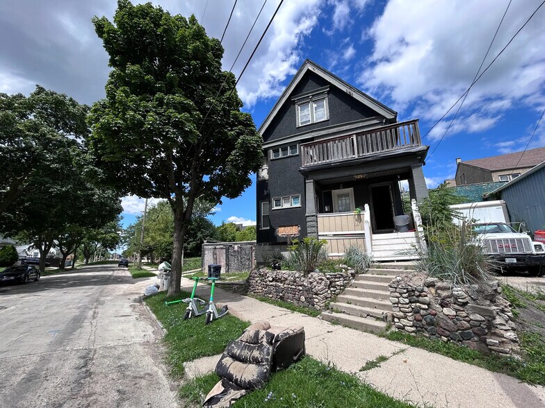 Primary Photo Of 3746 W Sarnow St, Milwaukee Apartments For Sale