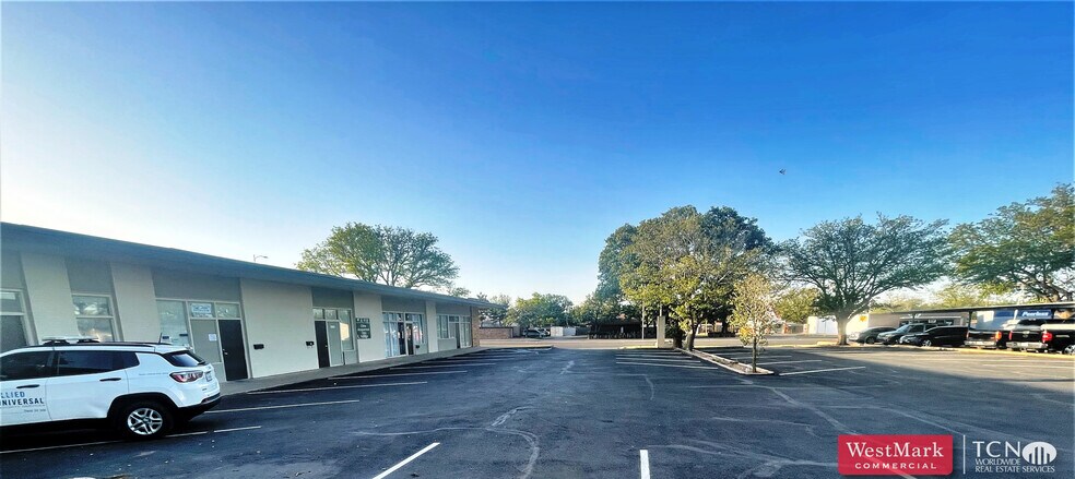 More Photos Of 2315 50th St, Lubbock Office For Lease