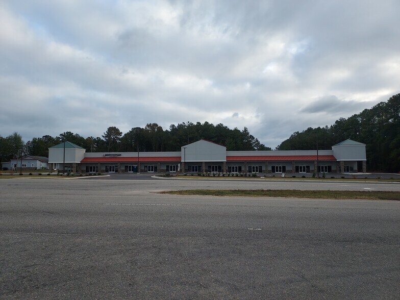 Primary Photo Of 8100 Fayetteville Rd, Raeford General Retail For Lease