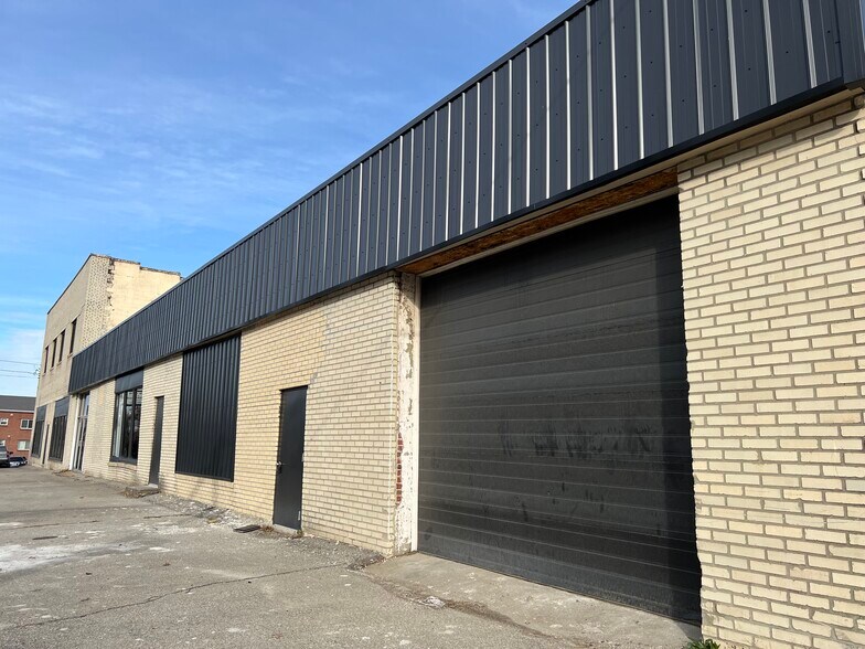 More Photos Of 537 Lincoln Hwy, East McKeesport Storefront For Sale