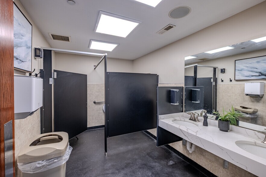 More Photos Of 105 Centennial St, La Plata Medical For Sale