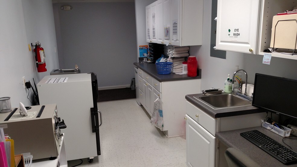 More Photos Of 1703 Country Club Rd, Jacksonville Medical For Lease