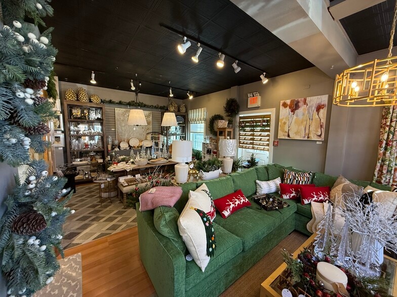 More Photos Of 8-10 Essex St, Andover Storefront Retail Office For Lease