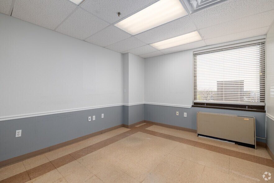 More Photos Of 680 Broadway, Paterson Unknown For Lease