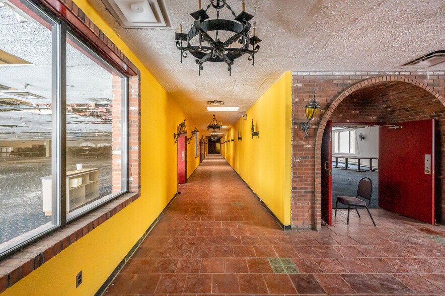 More Photos Of 4858 Route 32, Catskill Hotel For Lease