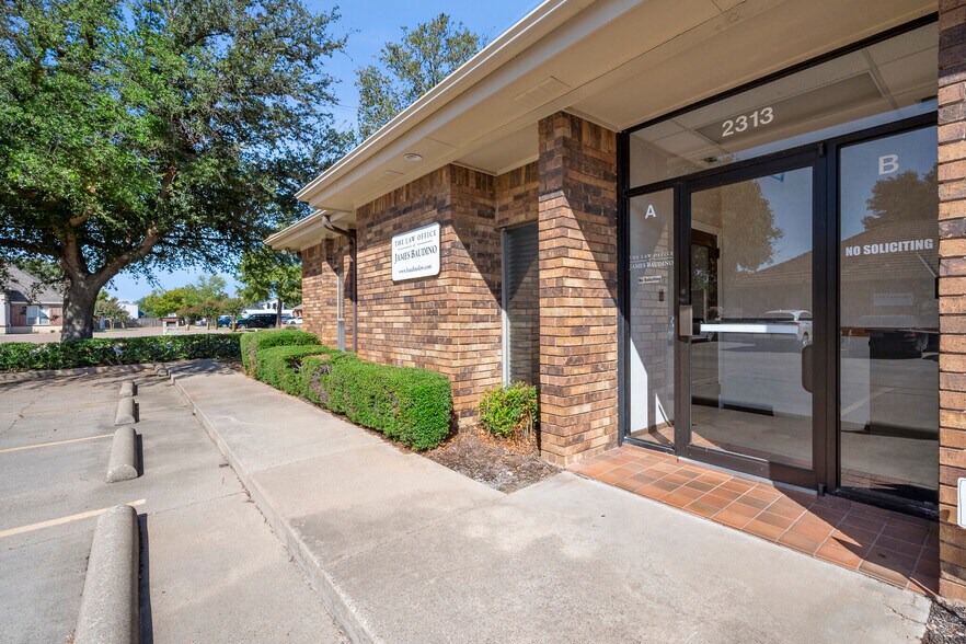 More Photos Of 2313 Roosevelt Dr, Dwg Office For Sale