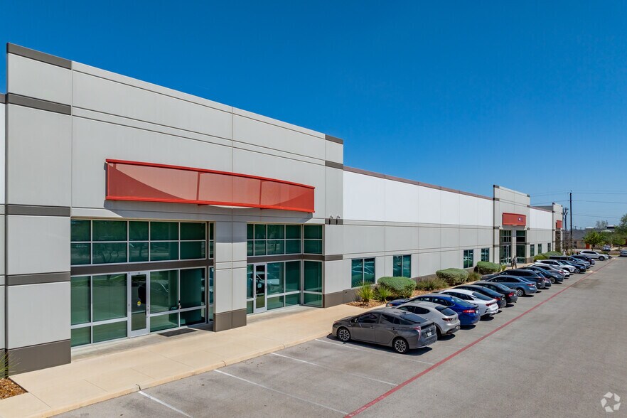 More Photos Of 639 Billy Mitchell Blvd, San Antonio Service For Lease