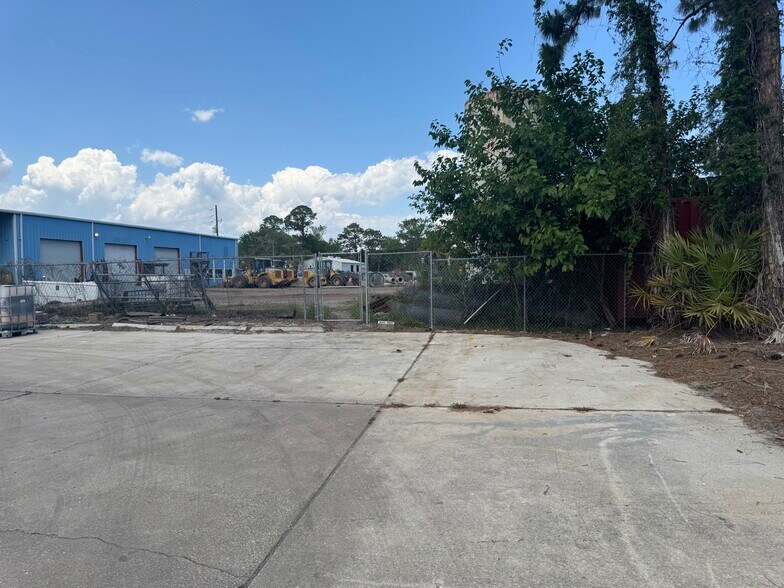 More Photos Of 205 Edgar St, Atlantic Beach Warehouse For Lease