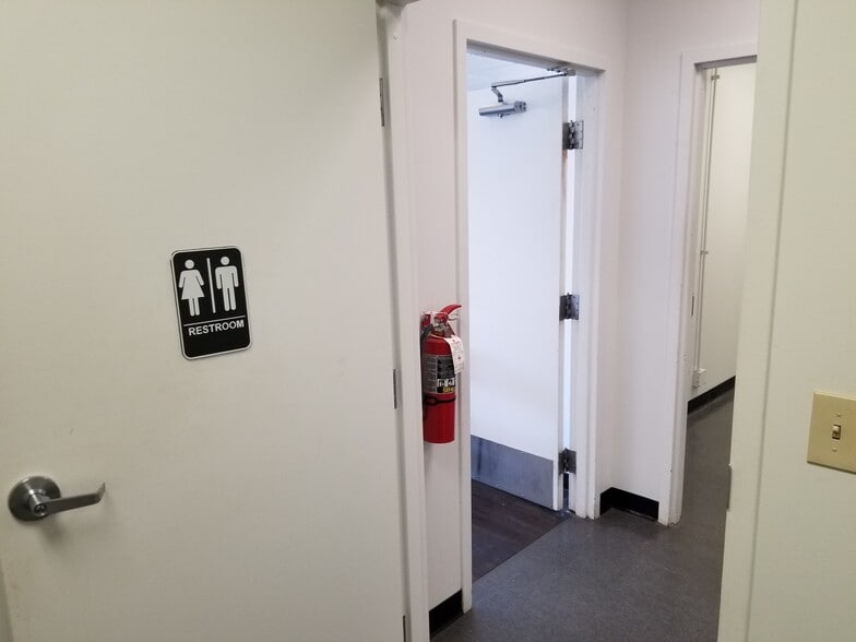 More Photos Of 6301-6313 Stage Rd, Memphis Storefront Retail Office For Sale