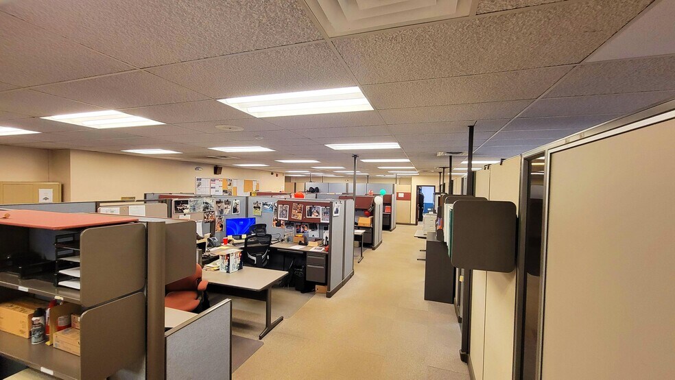 More Photos Of 363 Pickering Rd, Rochester Light Manufacturing For Sale