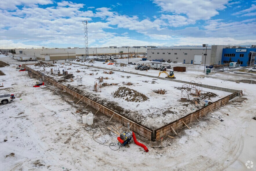 More Photos Of 5495 61 Ave SE, Calgary Service For Sale